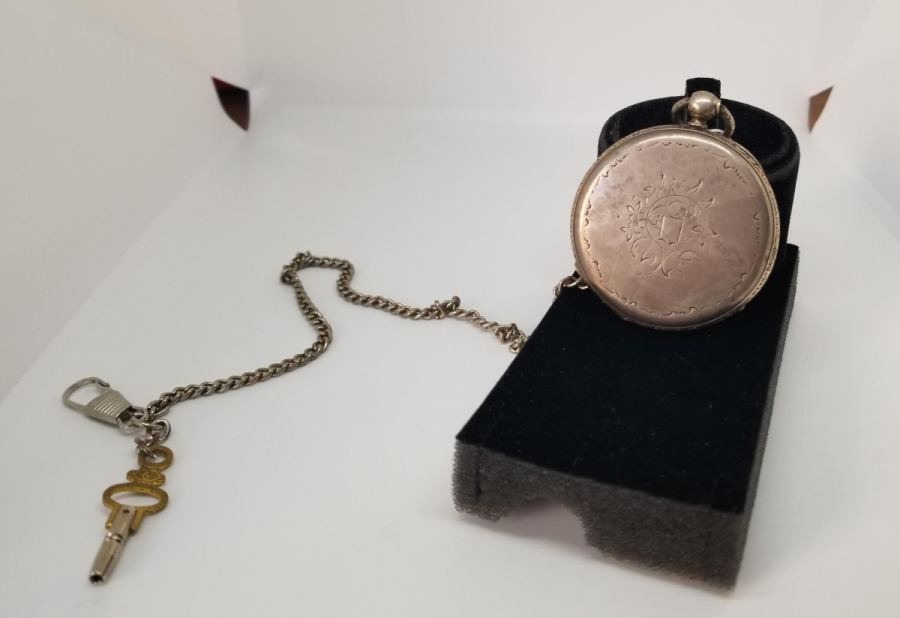 KADRANI ALTIN BEZELİ OSMANLI DÖNEMİ GÜMÜŞ KASA ARKADAN KURMALI CEP SAATİ