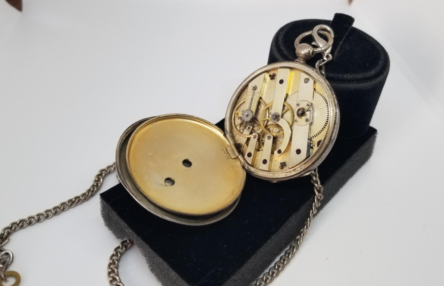 KADRANI ALTIN BEZELİ OSMANLI DÖNEMİ GÜMÜŞ KASA ARKADAN KURMALI CEP SAATİ