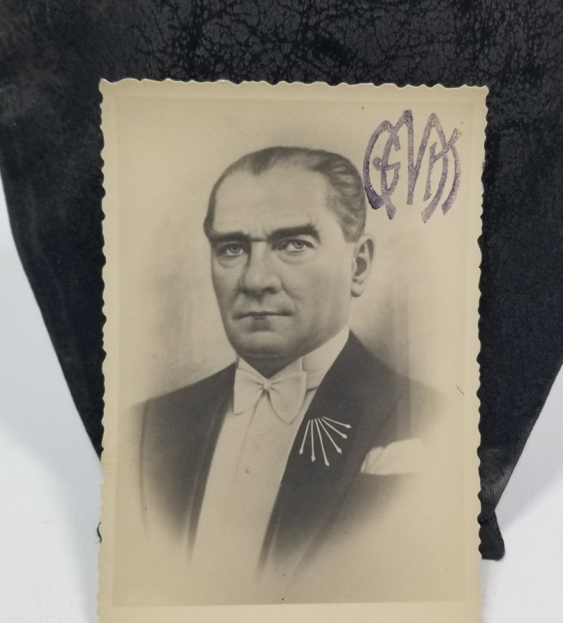 MUSTAFA KEMAL ATATÜRK'ÜN BAYRAMLARDA HALKA DAĞITTIĞI ÇOK NADİR İMZALI FOTOĞRAFI