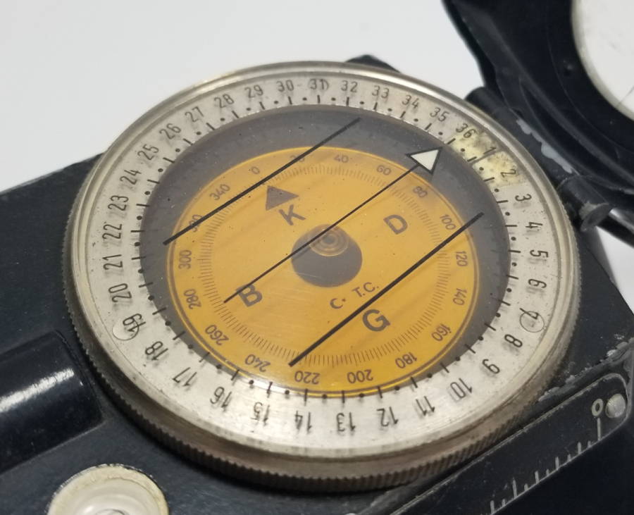 1966 TARİHLİ ORİJİNAL DERİ ÇANTASINDA AMERİKAN ASKERİ PUSULA