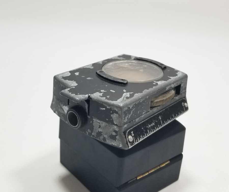 1966 TARİHLİ ORİJİNAL DERİ ÇANTASINDA AMERİKAN ASKERİ PUSULA