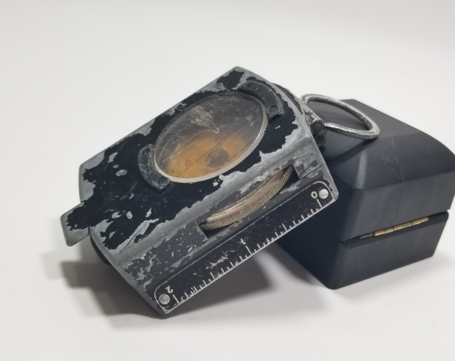 1966 TARİHLİ ORİJİNAL DERİ ÇANTASINDA AMERİKAN ASKERİ PUSULA