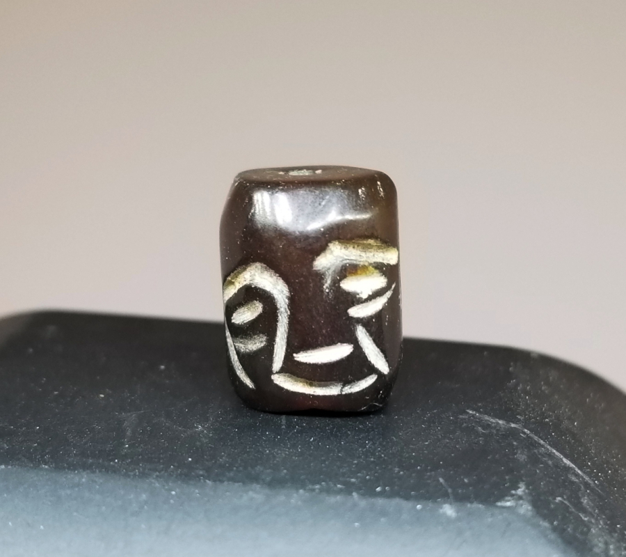 ÜZERİNDE SURET GÖRSELİ BULUNAN BÜYÜK BOY UZAKDOĞU MERCAN KOLYE HABBESİ