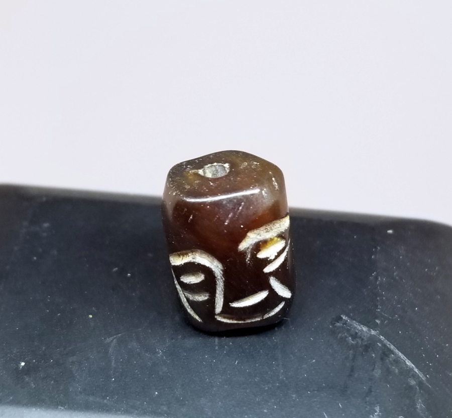 ÜZERİNDE SURET GÖRSELİ BULUNAN BÜYÜK BOY UZAKDOĞU MERCAN KOLYE HABBESİ