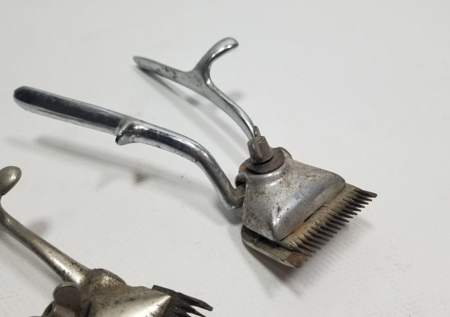 İKİ ADET ANTİKA MANUEL TRAŞ MAKİNESİ