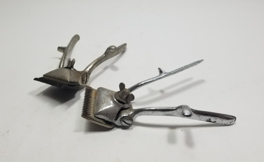 İKİ ADET ANTİKA MANUEL TRAŞ MAKİNESİ