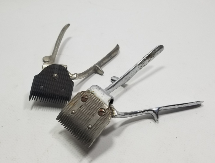 İKİ ADET ANTİKA MANUEL TRAŞ MAKİNESİ