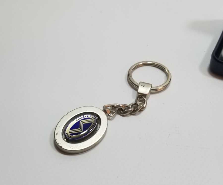 ORİJİNAL KUTUSUNDA SAKARYA ÜNİVERSİTESİ ANAHTARLIK