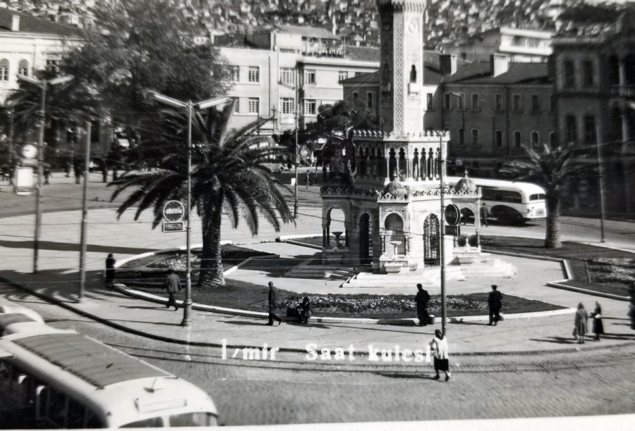 İZMİR SAAT KULESİ GÖRSELLİ SİYAH BEYAZ ANTİKA FOTOĞRAF