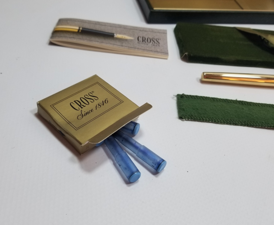 ORİJİNAL KUTUSUNDA ALTIN UÇLU ANTİKA CROSS DOLMA KALEM