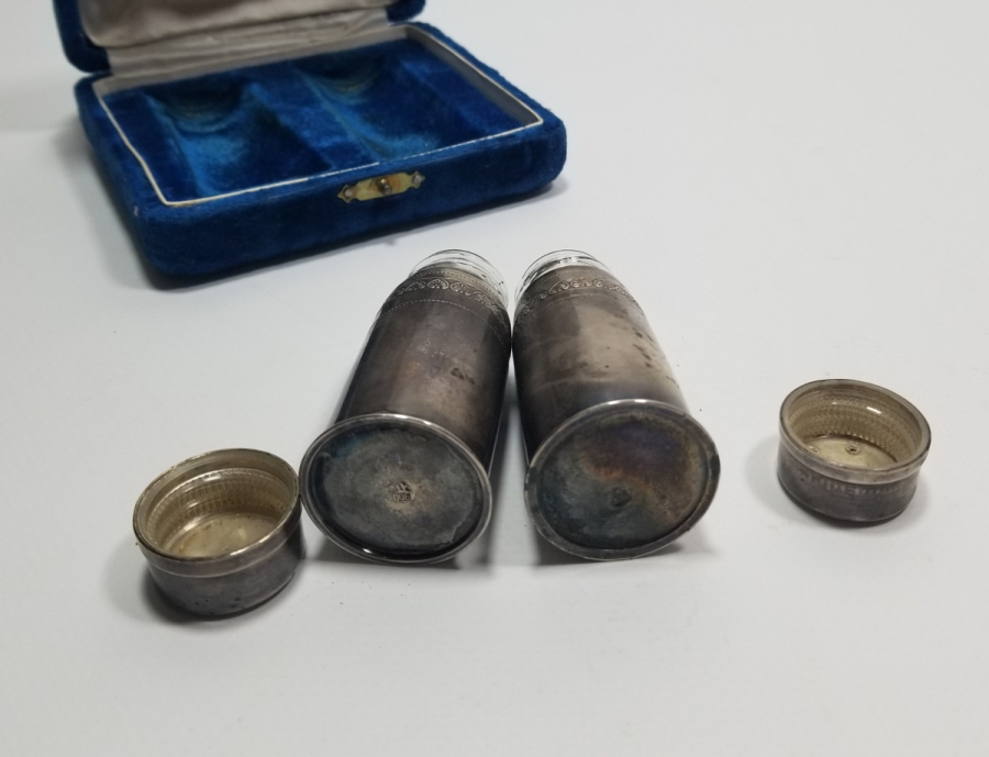 ORİJİNAL KUTUSUNDA ANTİKA GÜMÜŞ ÇİFT TUZLUK BİBERLİK