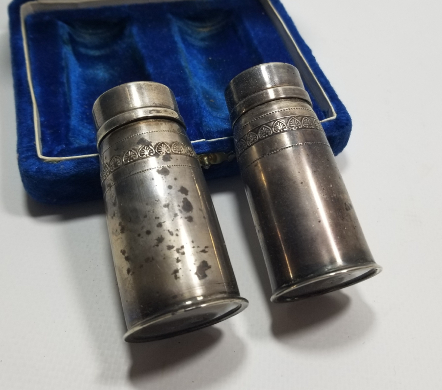 ORİJİNAL KUTUSUNDA ANTİKA GÜMÜŞ ÇİFT TUZLUK BİBERLİK