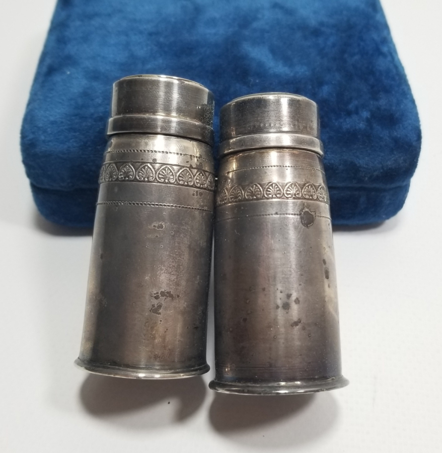 ORİJİNAL KUTUSUNDA ANTİKA GÜMÜŞ ÇİFT TUZLUK BİBERLİK