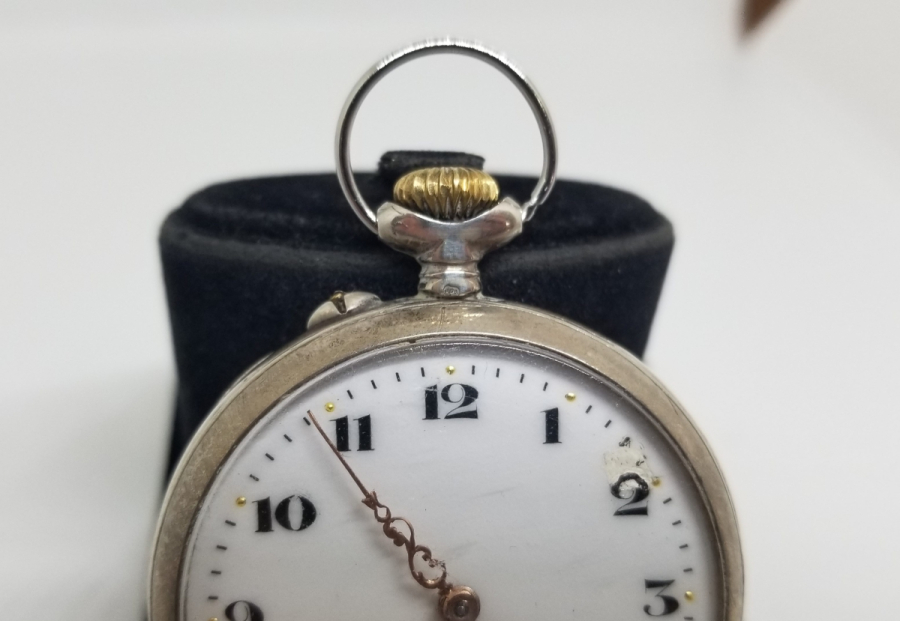 KADRANI ALTIN BEZEMELİ ARKADAN KURMALI GÜMÜŞ KASA ANTİKA CEP SAATİ