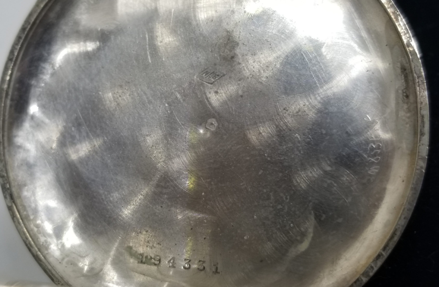 KADRANI ALTIN BEZEMELİ ARKADAN KURMALI GÜMÜŞ KASA ANTİKA CEP SAATİ