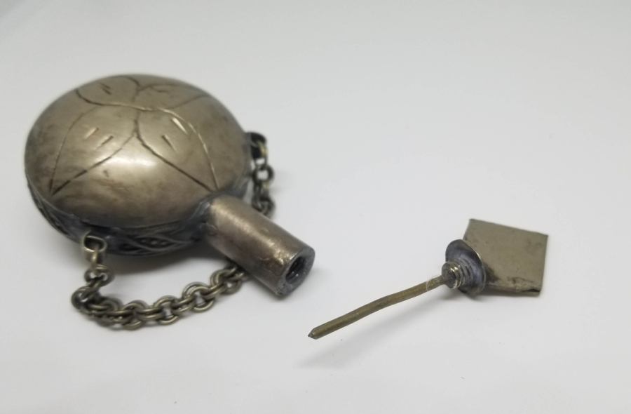 ÜZERİ KALEM İŞÇİLİKLİ EL YAPIMI ANTİKA SÜRMEDAN