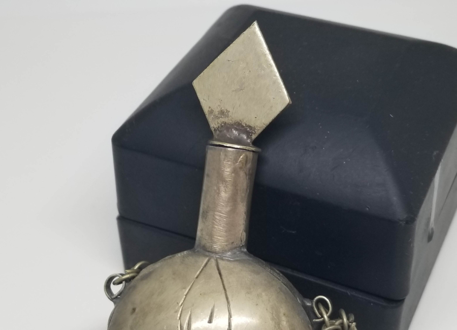 ÜZERİ KALEM İŞÇİLİKLİ EL YAPIMI ANTİKA SÜRMEDAN