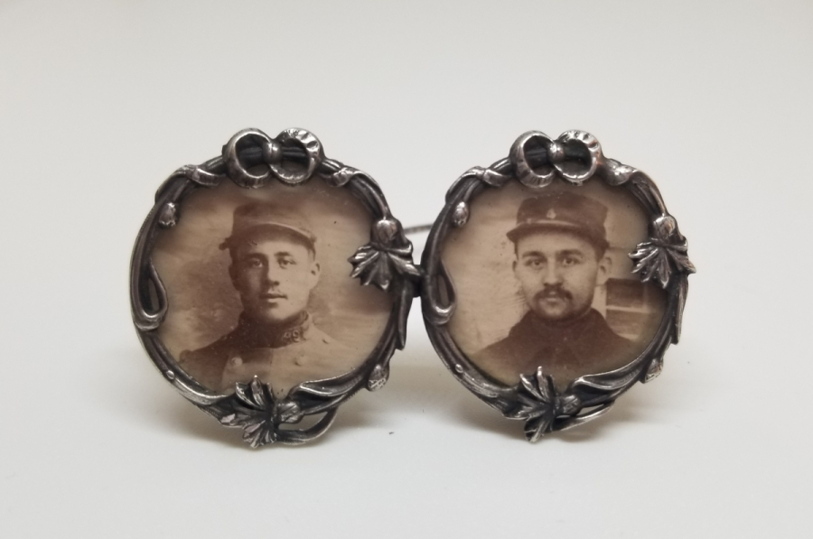 FRANSIZ ASKERLER GÖRSELLİ ANTİKA GÜMÜŞ BROŞ