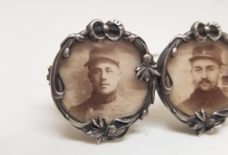 FRANSIZ ASKERLER GÖRSELLİ ANTİKA GÜMÜŞ BROŞ