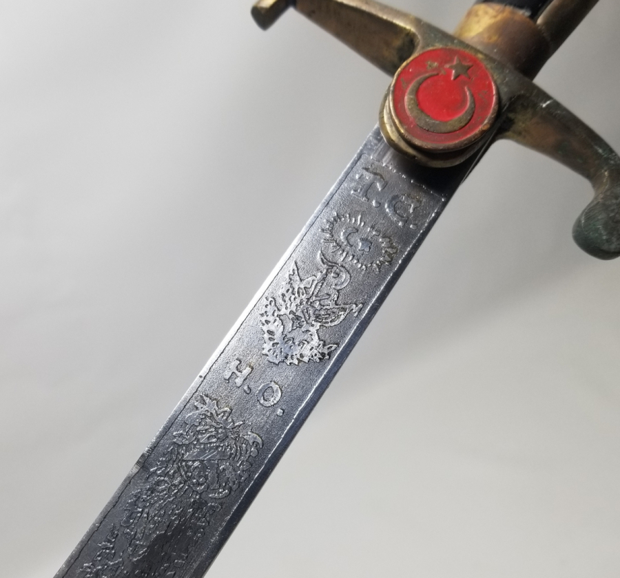 NAMLUSU GRAVÜRLÜ ANTİKA SUBAY KILICI