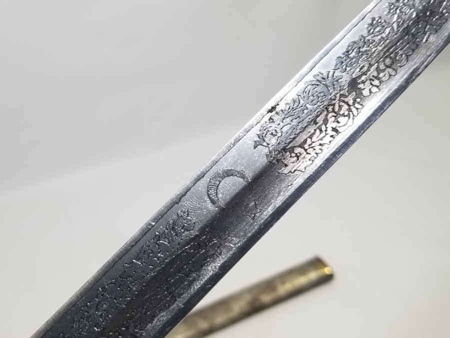 NAMLUSU GRAVÜRLÜ ANTİKA SUBAY KILICI