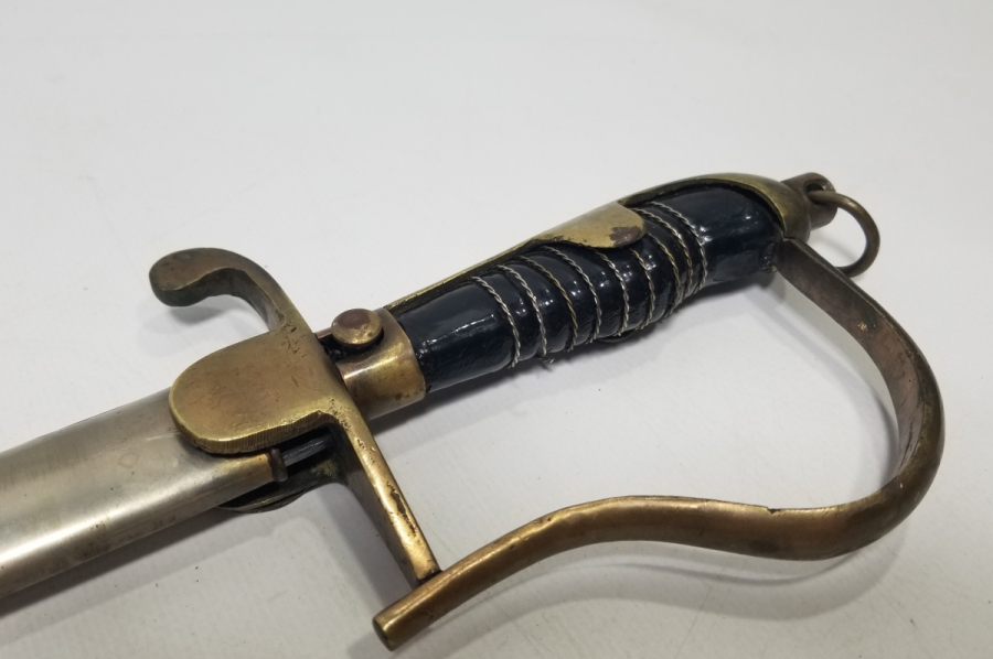 NAMLUSU GRAVÜRLÜ ANTİKA SUBAY KILICI