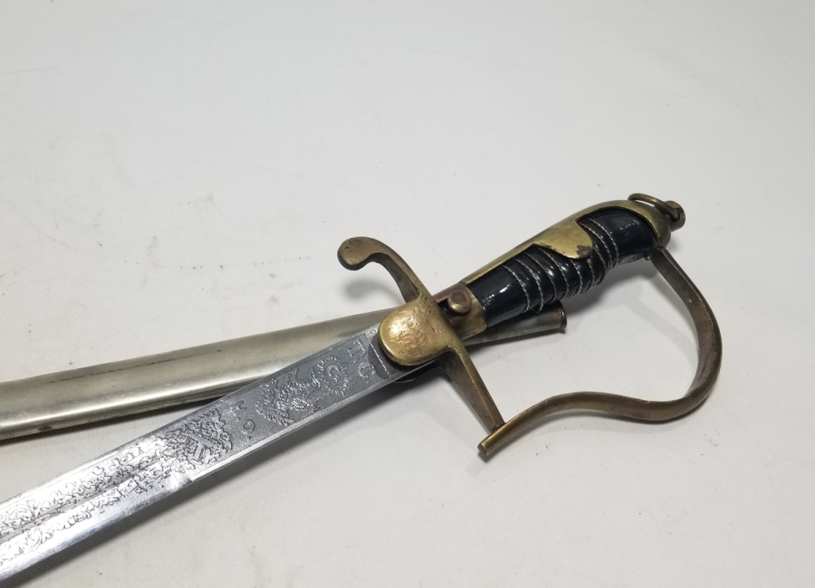 NAMLUSU GRAVÜRLÜ ANTİKA SUBAY KILICI