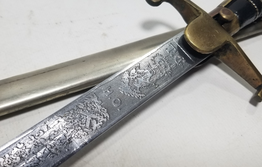 NAMLUSU GRAVÜRLÜ ANTİKA SUBAY KILICI