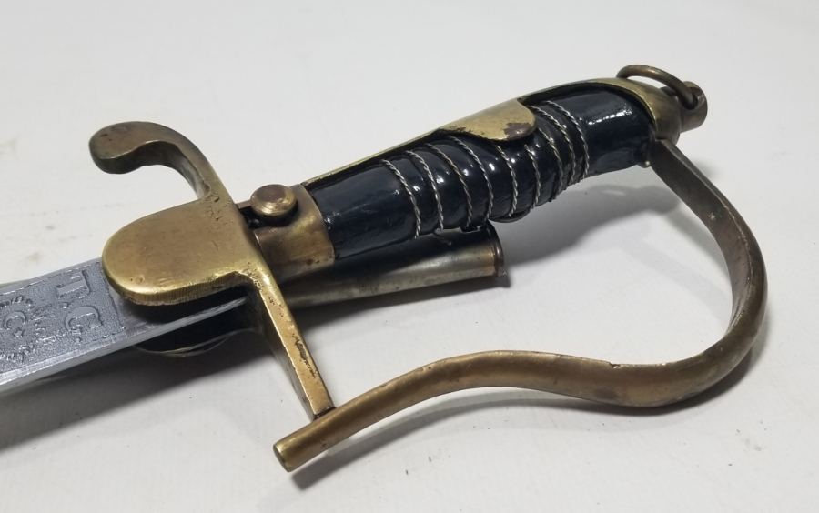 NAMLUSU GRAVÜRLÜ ANTİKA SUBAY KILICI