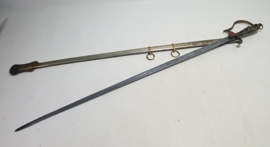 NAMLUSU GRAVÜRLÜ ANTİKA SUBAY KILICI