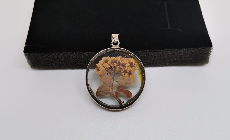 CANLI BİTKİDEN YAPILMIŞ ÖZEL YAPIM KOLYE UCU