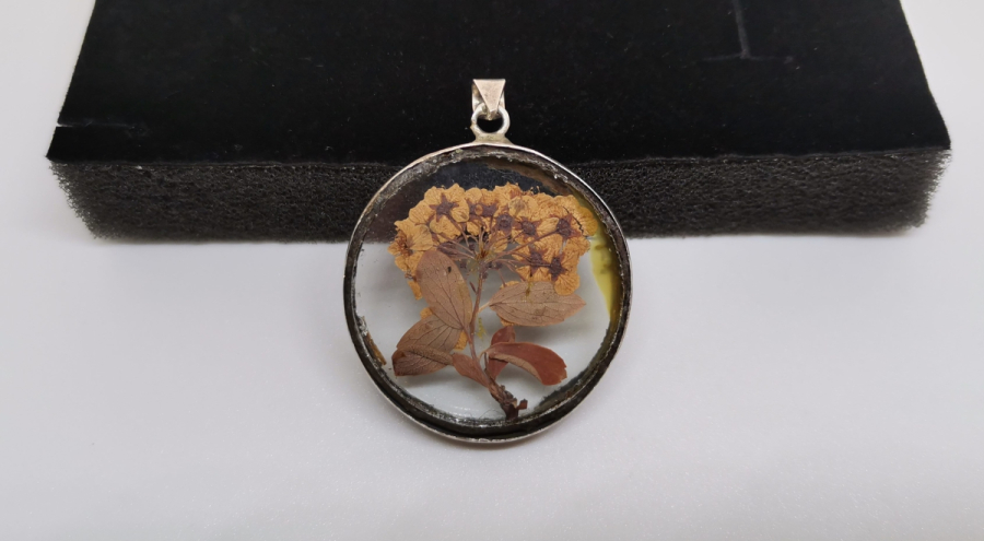 CANLI BİTKİDEN YAPILMIŞ ÖZEL YAPIM KOLYE UCU