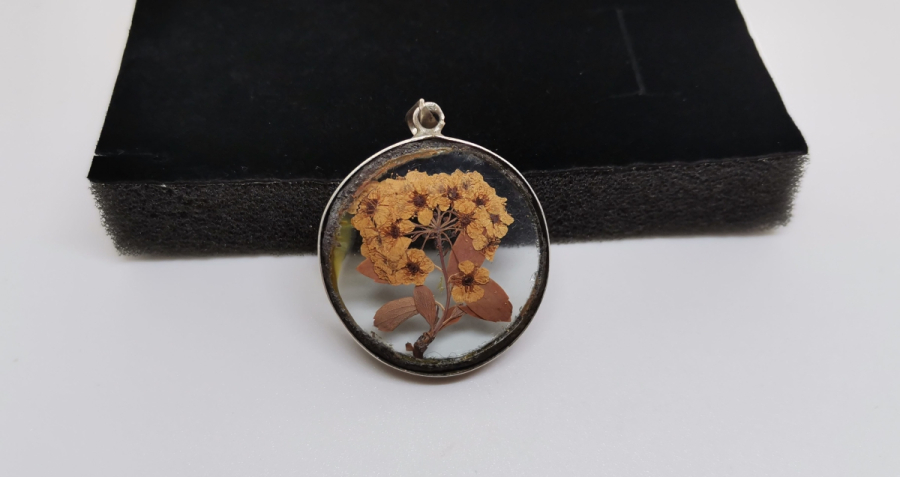 CANLI BİTKİDEN YAPILMIŞ ÖZEL YAPIM KOLYE UCU