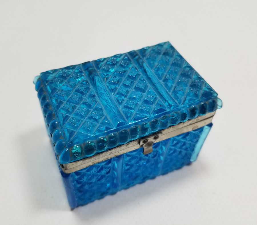 KABARTMA İŞÇİLİKLİ ANTİKA KAPAKLI KUTU