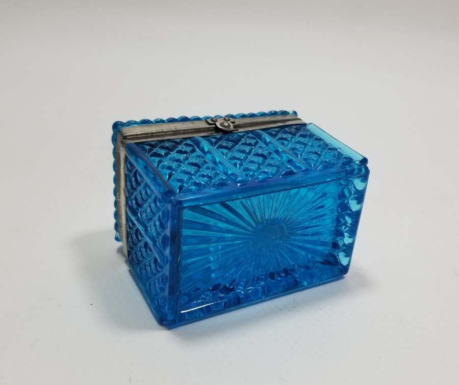 KABARTMA İŞÇİLİKLİ ANTİKA KAPAKLI KUTU