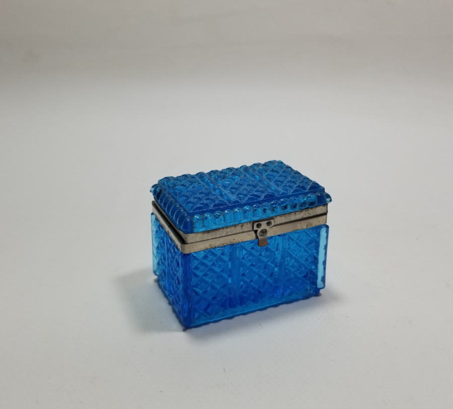 KABARTMA İŞÇİLİKLİ ANTİKA KAPAKLI KUTU