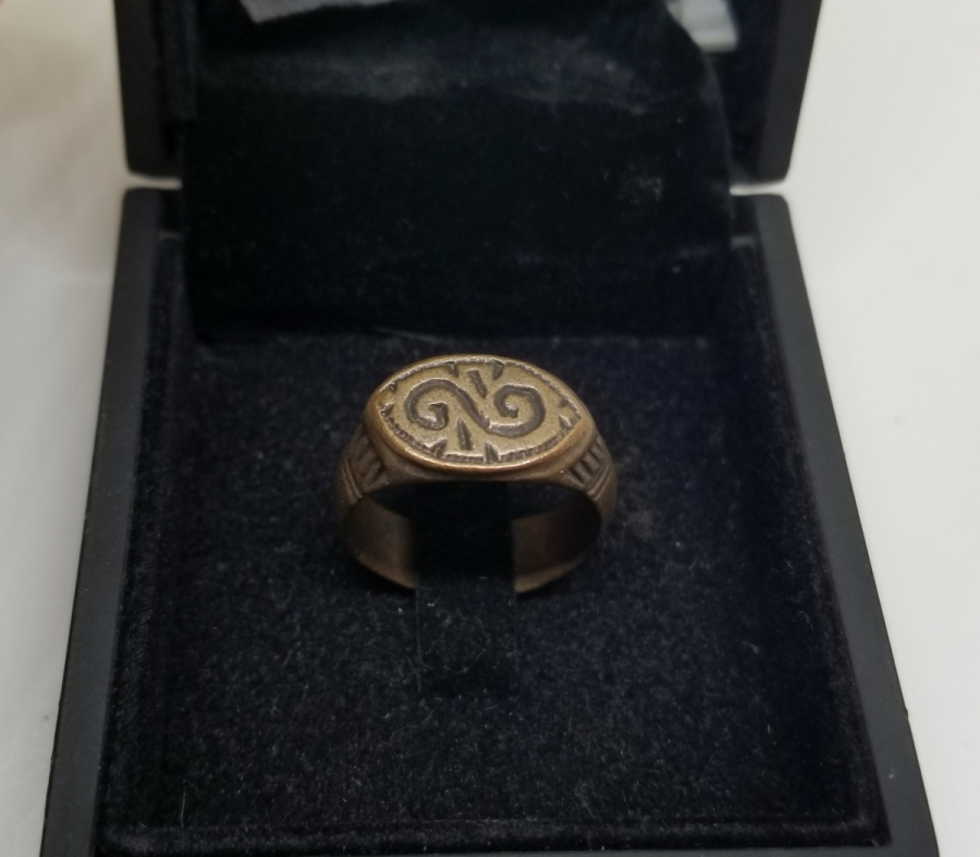 OSMANLI DÖNEMİ KABARTMA İŞÇİLİKLİ YÜZÜK FORMLU MUM MÜHRÜ