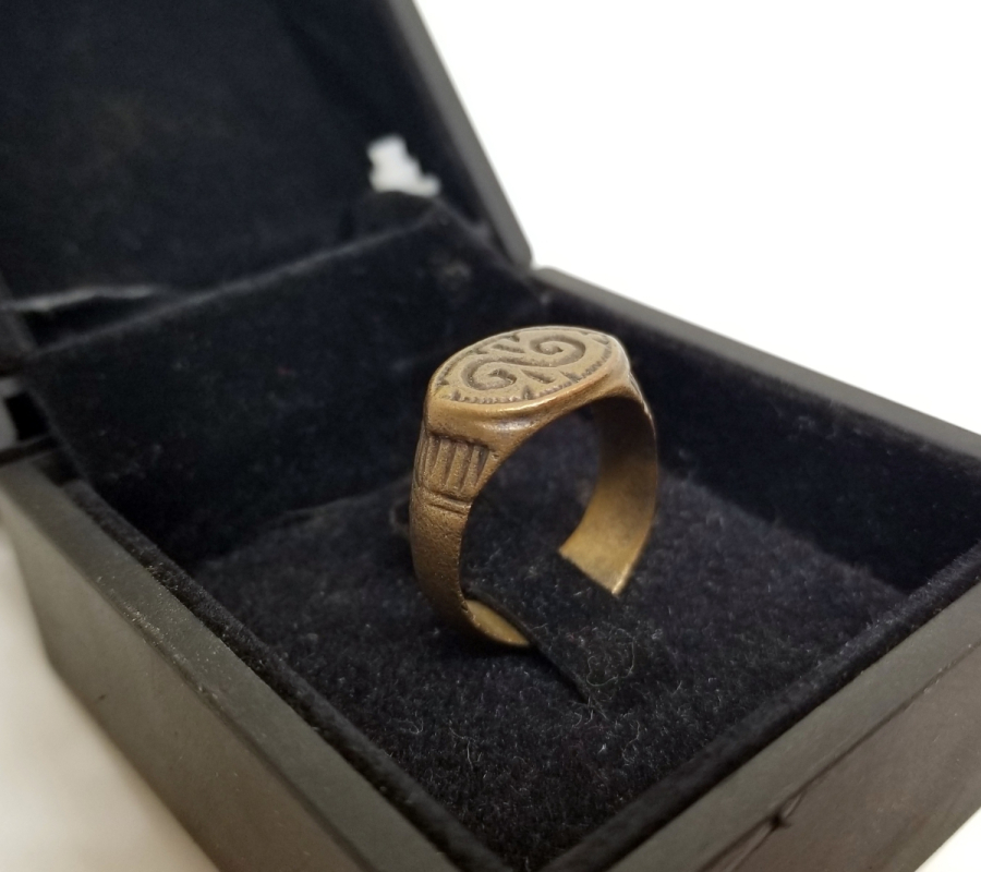 OSMANLI DÖNEMİ KABARTMA İŞÇİLİKLİ YÜZÜK FORMLU MUM MÜHRÜ