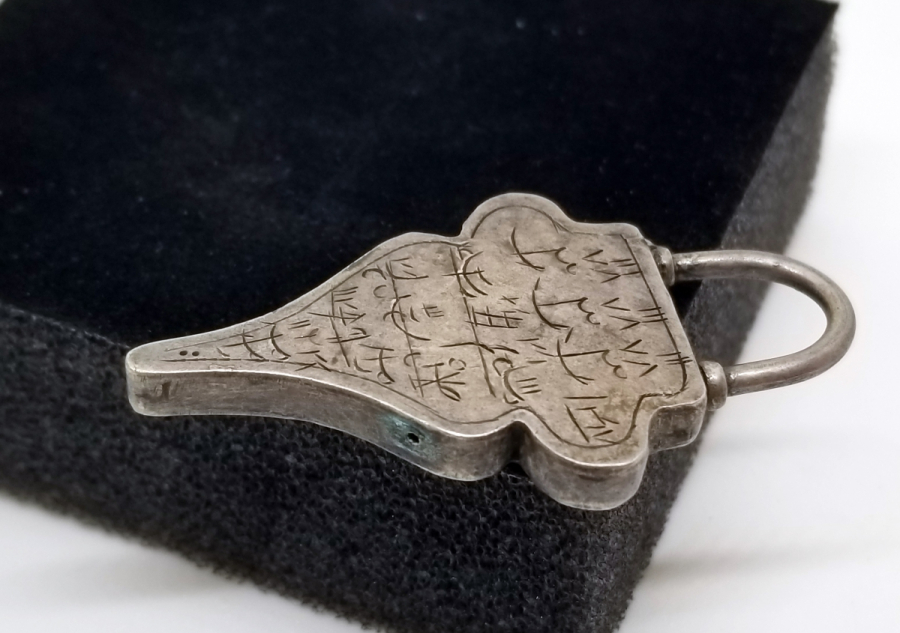 KİLİT FORMUNDA YAPILMIŞ OSMANLI DÖNEMİ NADİR EL KAZIMA MUHABBET TILSIMI