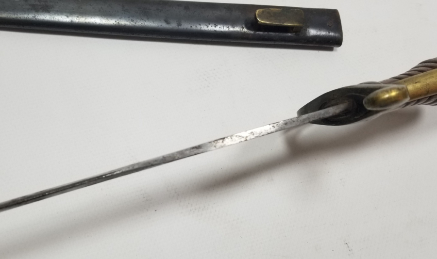 ÜZERİNDE OSMANLICA HATLI YAZI İLE "ALLAH CC BİZİMLE" YAZILI OSMANLI DÖNEMİ 1. DÜNYA SAVAŞI NADİR BOYDA TOPÇU SUBAY KILICI.