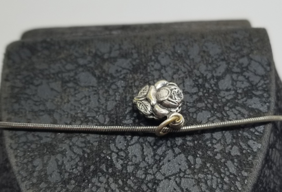 KABARTMA İŞÇİLİKLİ GÜMÜŞ KOLYE