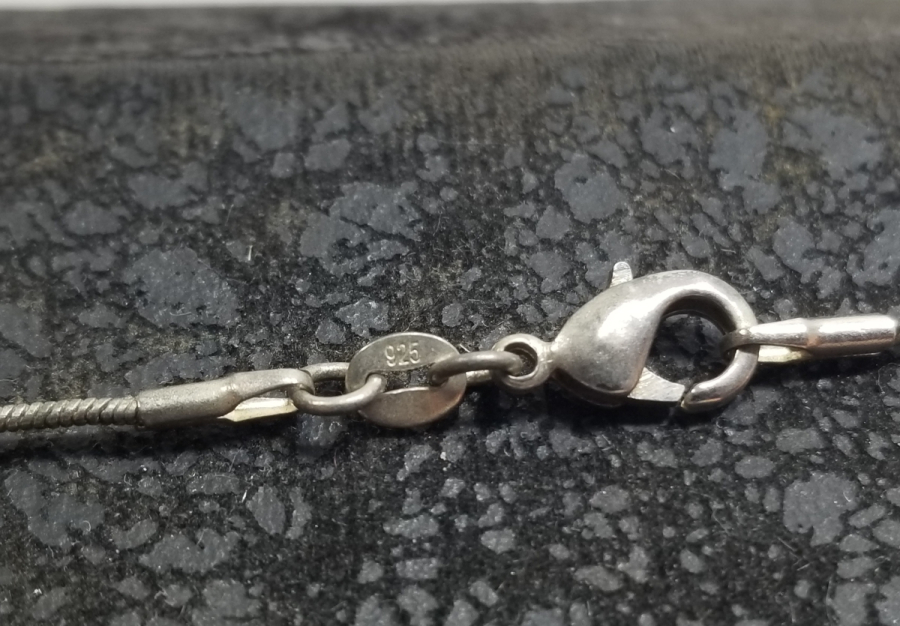 KABARTMA İŞÇİLİKLİ GÜMÜŞ KOLYE