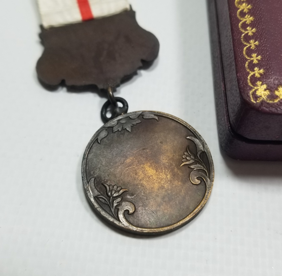 ORİJİNAL KUTUSUNDA 1. DÜNYA SAVAŞI DÖNEMİ NADİR HİLAL-İ AHMER MADALYA