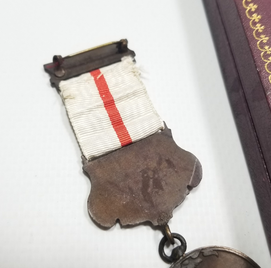 ORİJİNAL KUTUSUNDA 1. DÜNYA SAVAŞI DÖNEMİ NADİR HİLAL-İ AHMER MADALYA