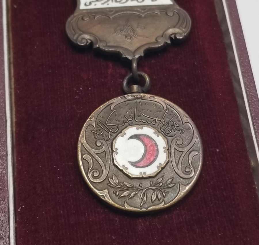 ORİJİNAL KUTUSUNDA 1. DÜNYA SAVAŞI DÖNEMİ NADİR HİLAL-İ AHMER MADALYA