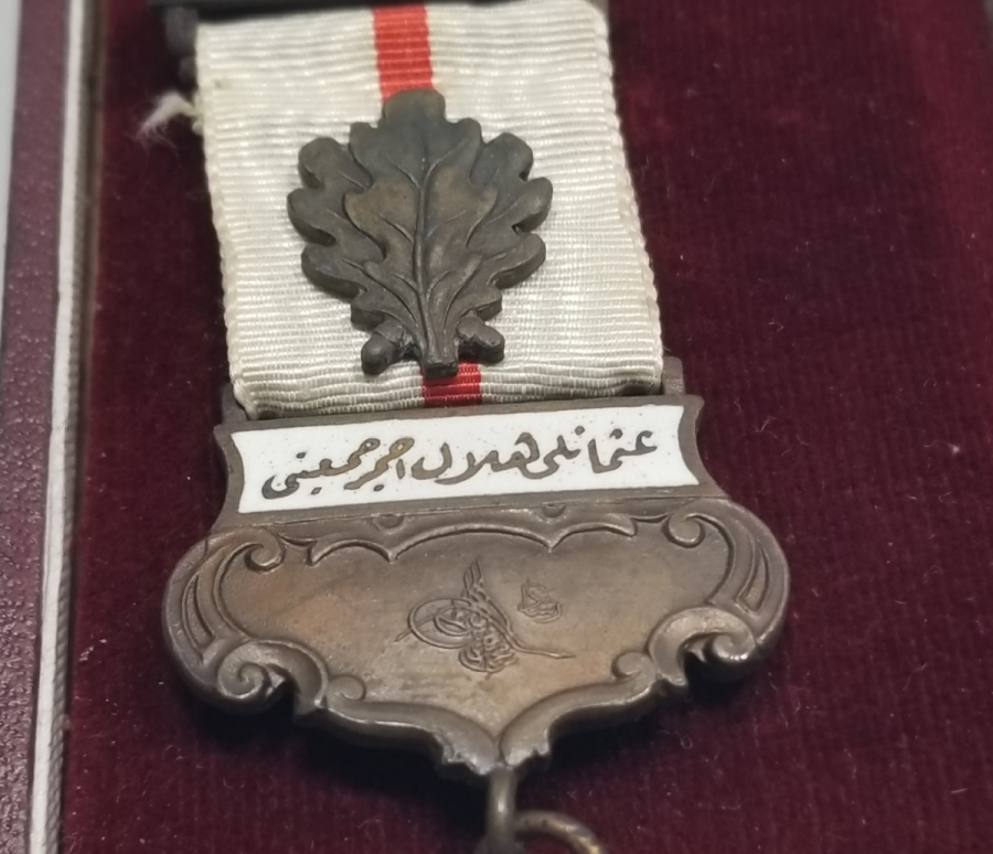 ORİJİNAL KUTUSUNDA 1. DÜNYA SAVAŞI DÖNEMİ NADİR HİLAL-İ AHMER MADALYA