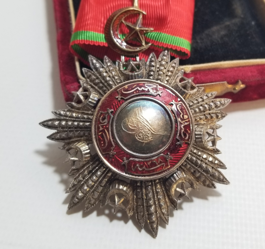 ORJİNAL KUTUSUNDA 3. DERECE MECİDİ NİŞANI