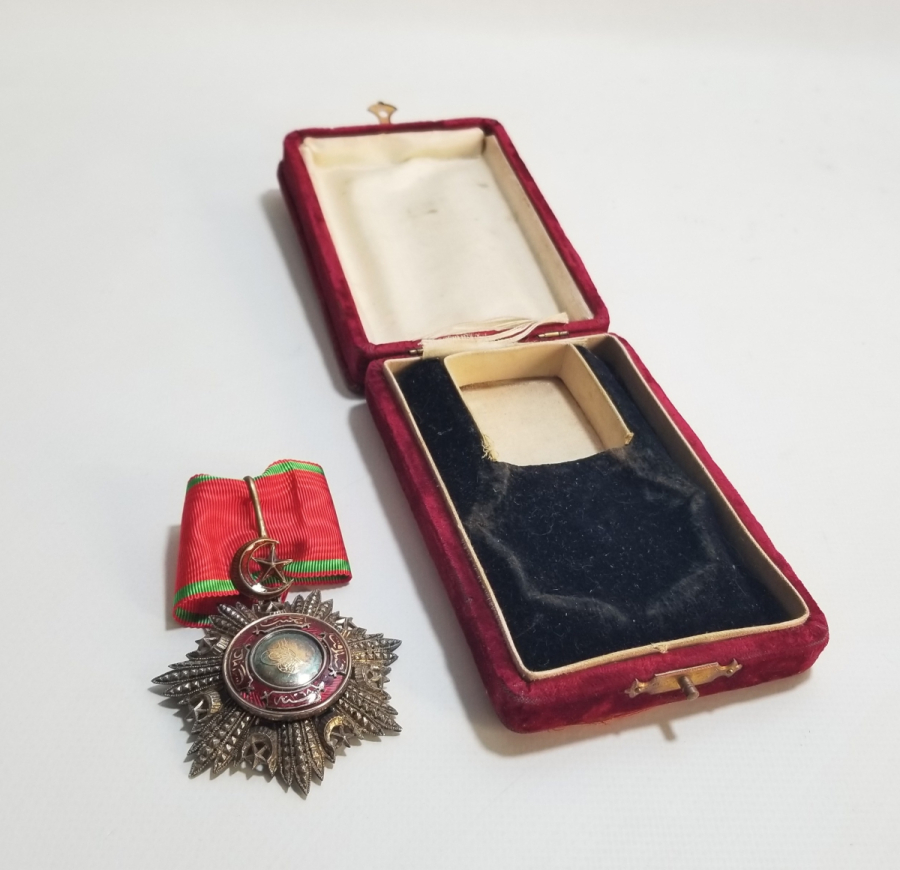 ORJİNAL KUTUSUNDA 3. DERECE MECİDİ NİŞANI