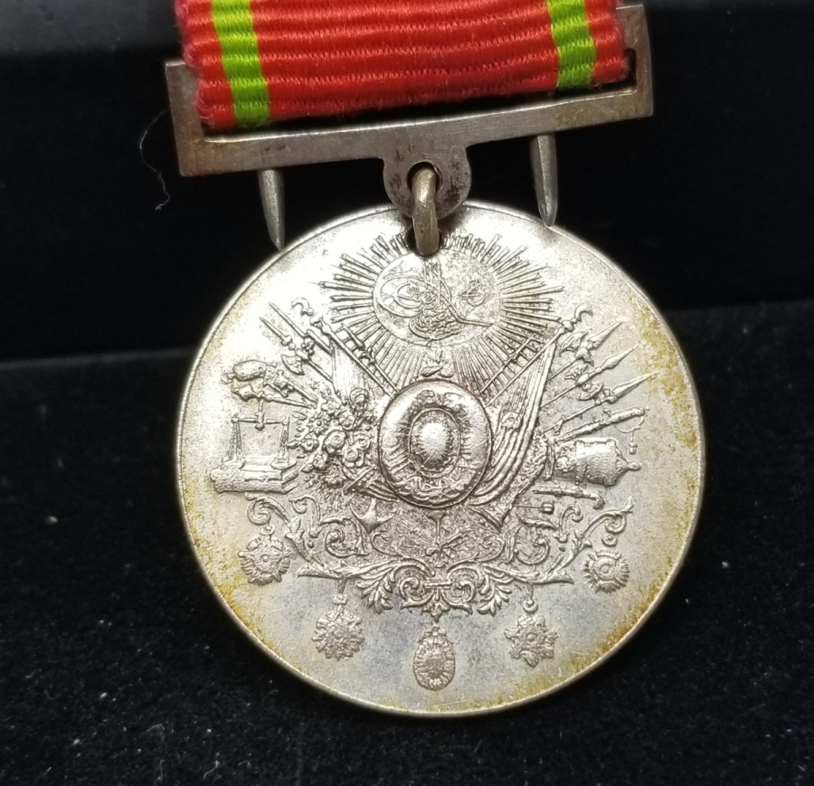 ORİJİNAL İPEK ASKISIYLA GÜMÜŞ LİYAKAT MADALYASI