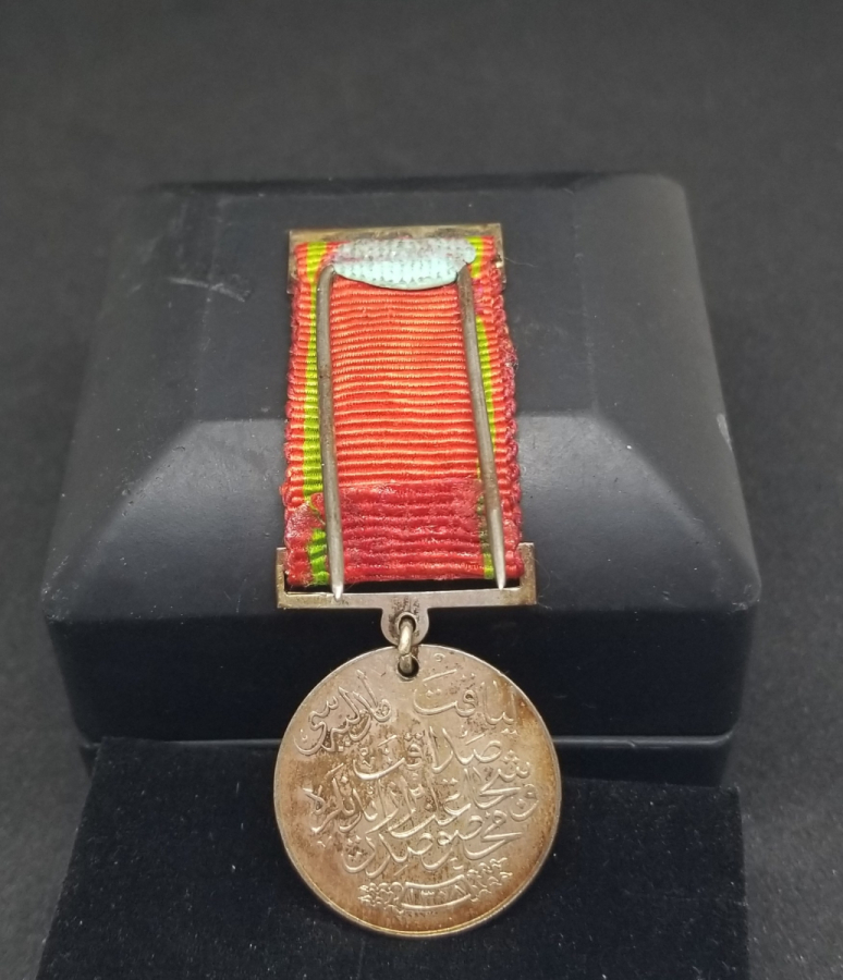 ORİJİNAL İPEK ASKISIYLA GÜMÜŞ LİYAKAT MADALYASI